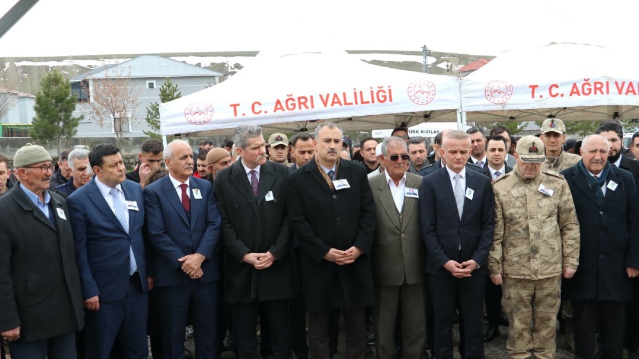 Şehit infaz koruma memuru Yiğit için Ağrı’da mezarı başında anma töreni düzenlendi.