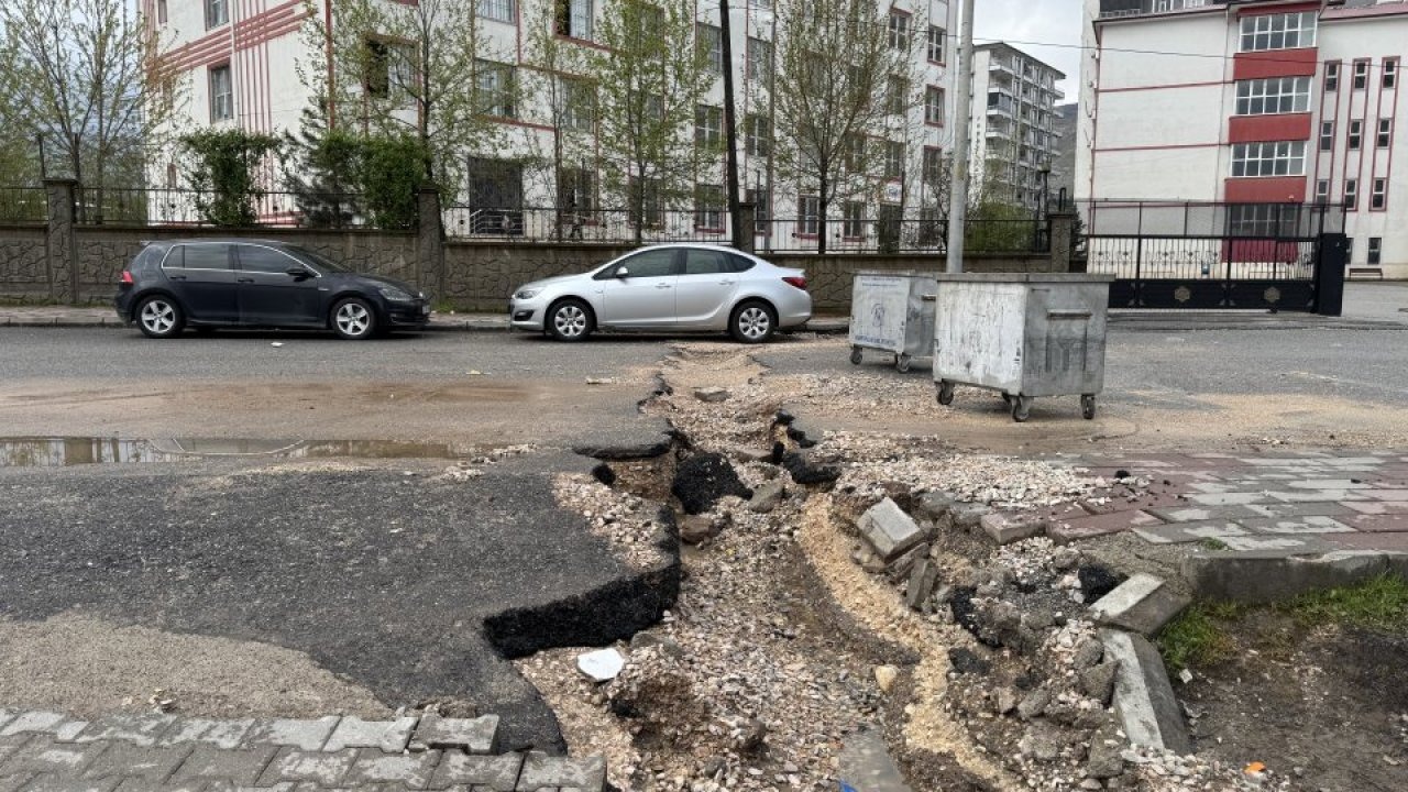 Siirt ve Kurtalan'da sağanak yağış hayatı olumsuz etkiledi