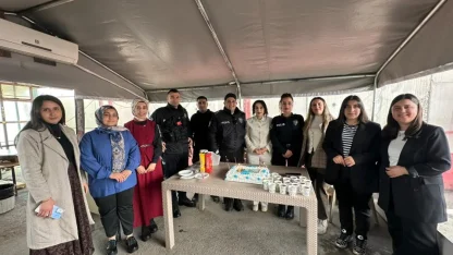 Şırnak'ta kadınlardan polislere sürpriz kutlama