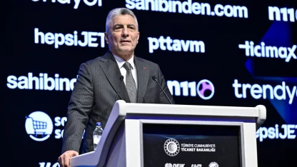 Ticaret Bakanı Bolat, "Yapay Zeka Çağında E-Ticaretin Lojistiği Zirvesi"nde konuştu: