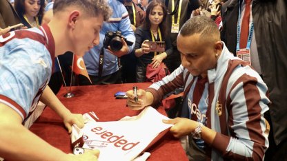 Trabzonspor'un eski futbolcusu Jaja, bordo-mavili taraftarlarla buluştu