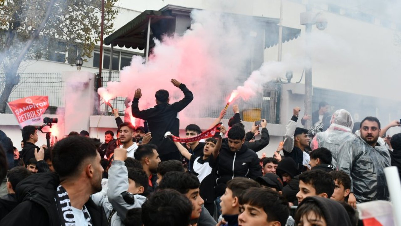 Trendyol 1. Lig'e yükselmeyi garantileyen Batman Petrolspor'da şampiyonluk sevinci