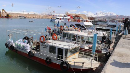 Van Gölü'nde yaşayan inci kefali için av yasağı yarın başlıyor