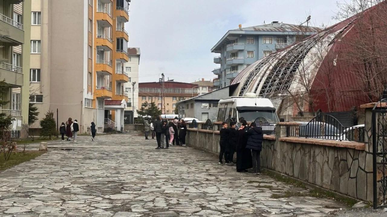 Van'da 5,2 büyüklüğünde korkutan deprem
