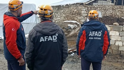 Van'da AFAD ekipleri depremin ardından incelemelerde bulundu