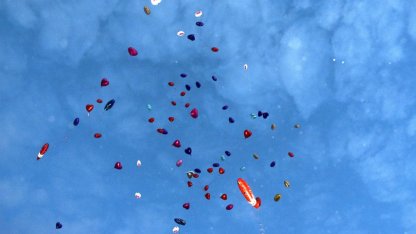 Van'da lösemili çocuklar için gökyüzüne balon bırakıldı 