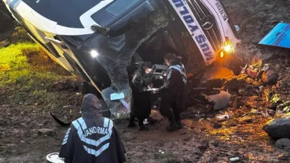 Malatya Doğanşehir'de feci otobüs kazası: Şarampole devrilen otobüs içinde 4 kişi öldü, 15 kişi yaralandı