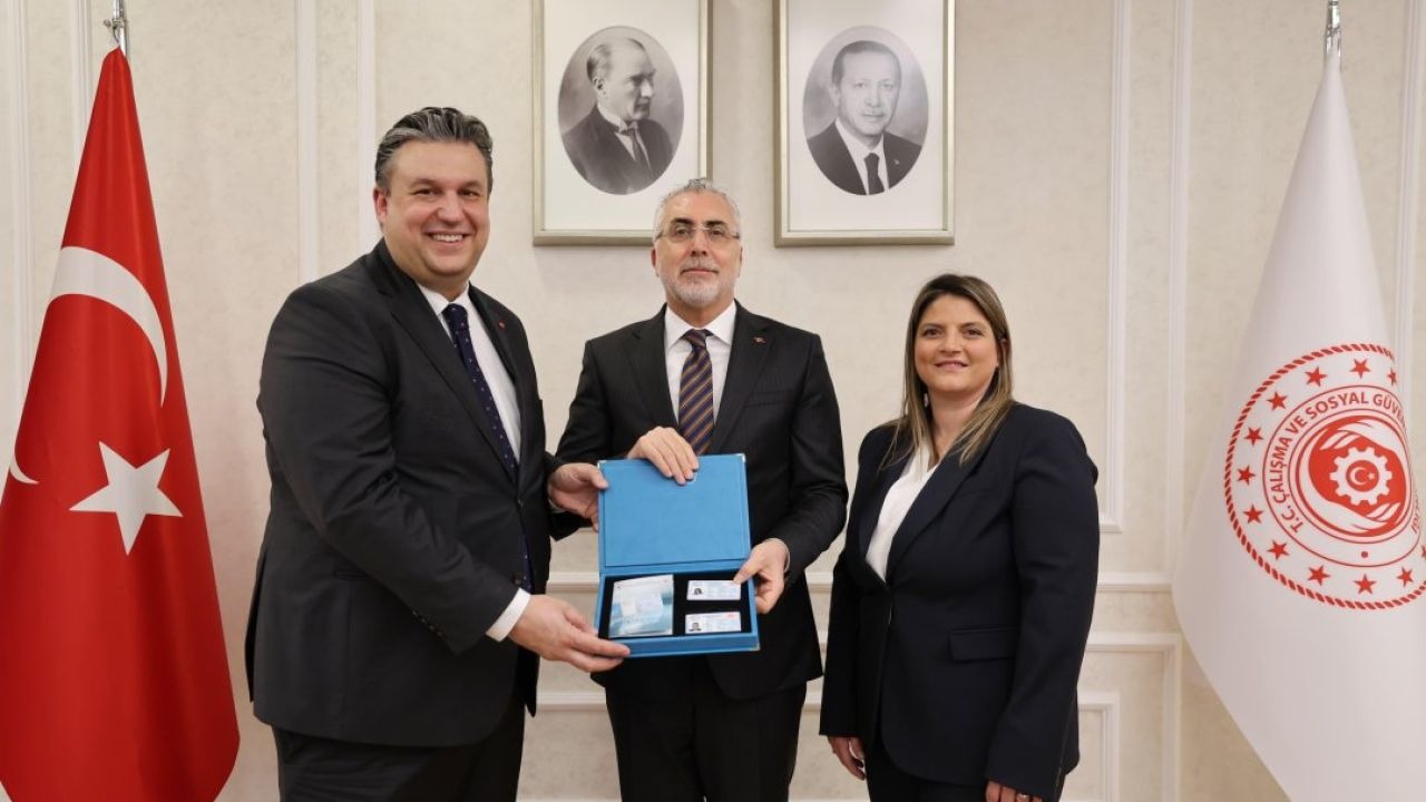 İtalyan şef Claudio Chinali'ye "Turkuaz Kart"