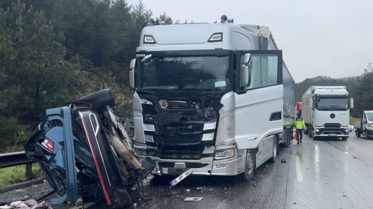 Mersin'de Tarsus-Pozantı Otoyolu'nda feci trafik kazası: 1 kişi hayatını kaybetti, 6 yaralı
